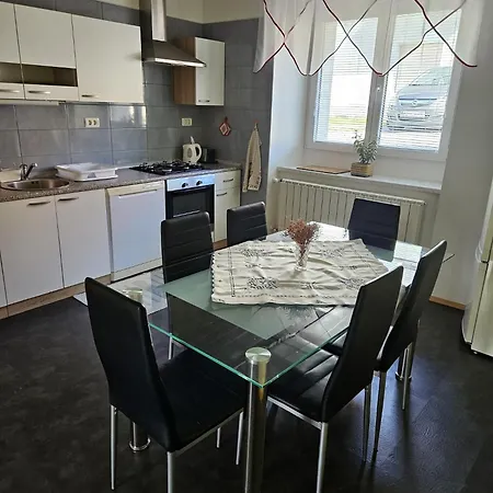 Daire Apartma Mahnic *